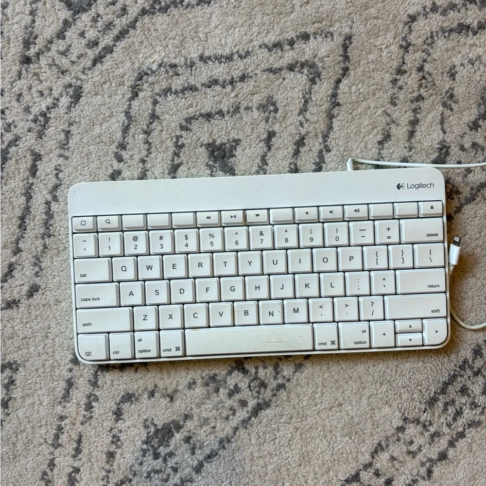 Logitech Wired Keyboard for iPad with Lightning Connector – White